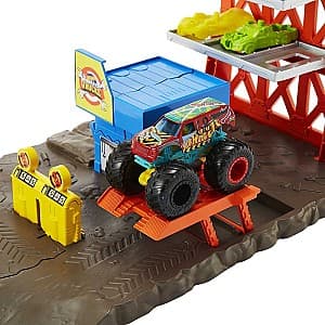  Mattel Hot Wheels HFB12 Mt Blast Station Playset